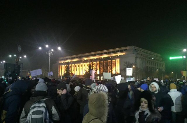 [UPDATE] [VIDEO] Proteste in Romania. 150.000 de oameni in Capitala si peste 140.000 in tara
