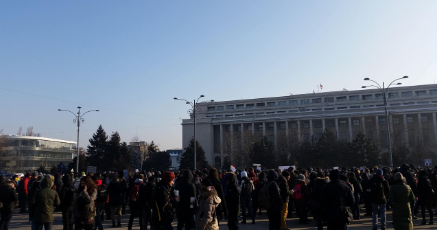 Solidaritate intre cei nemultumiti. Cazare, mancare si apa gratuite