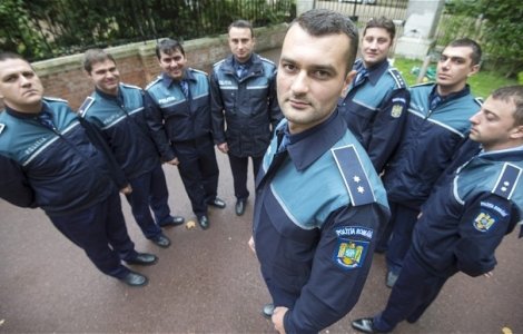 Politistii, chemati la protest in Piata Victoriei