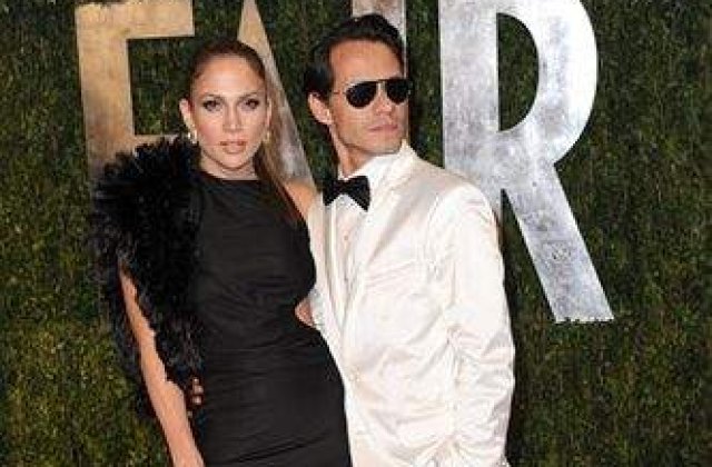 [FOTO] Jennifer Lopez si-a afisat celulita