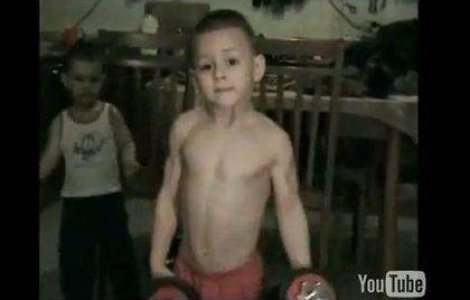 Giuliano Stroe, copilul roman culturist, noul Arnold Schwarzenegger