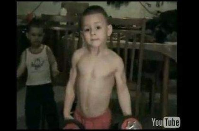 Giuliano Stroe, copilul roman culturist, noul Arnold Schwarzenegger