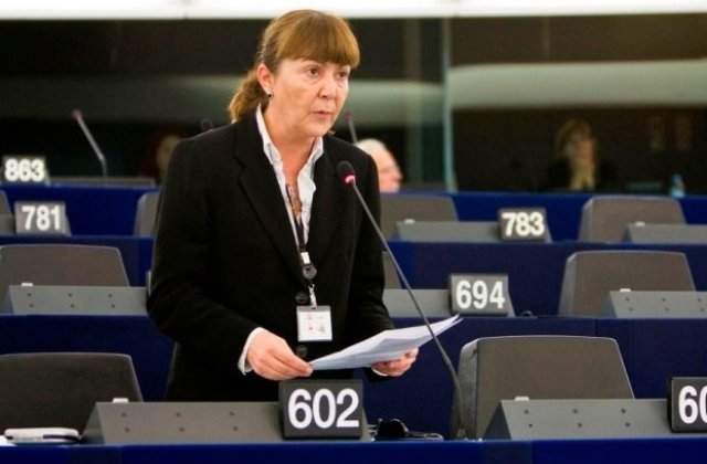 Monica Macovei, in PE: Comisia Europeana trebuie sa ceara abrogarea ordonantei de urgenta pana pe 9 februarie