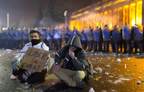  Top  10 imagini care iti arata ce s-a intamplat miercuri in Piata Victoriei