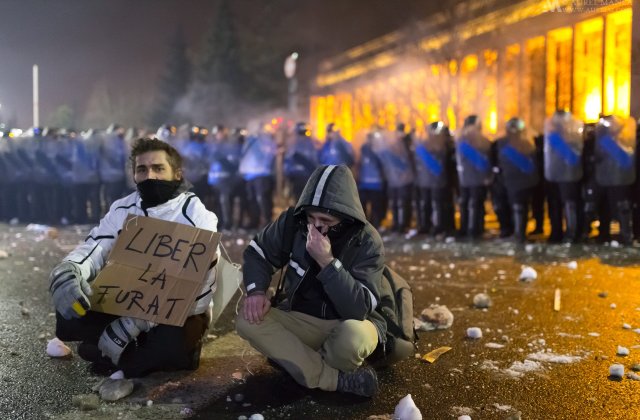 10 imagini care iti arata ce s-a intamplat miercuri in Piata Victoriei
