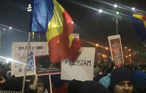  Top  "Zi de zi aici vom fi"! Mesajele oamenilor din strada arata perseverenta si lupta impotriva coruptiei