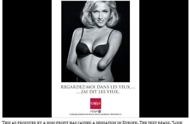 Un fotomodel fara maini pozeaza sexy pentru persoanele cu dizabilitati