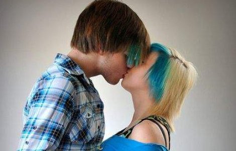 Ii lasi sa faca sex acasa?