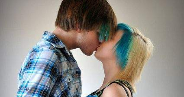 Ii lasi sa faca sex acasa?