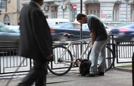  Video  Cat de usor furi o bicicleta in Bucuresti?