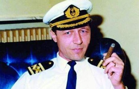 Complexat, tanarul Basescu a vrut sa-si faca operatie la ochi