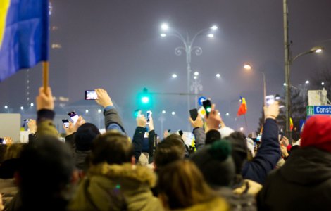 A 7-a zi de proteste. 25.000 de oameni cer demisia Guvernului, in Bucuresti. Alte cateva mii protesteaza in tara