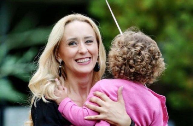 Sotia lui Sorin Grindeanu, mesaj de sustinere pentru premier: "Nu mai pot sa tac"