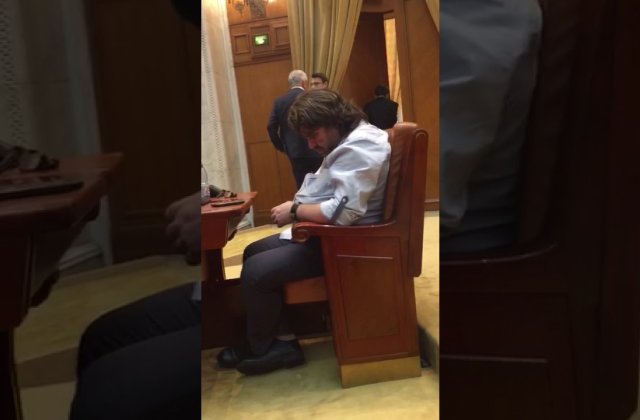 Raspunsul lui Mihai Gotiu dupa ce a fost filmat dormind in Parlament: "O sa mai dorm!"