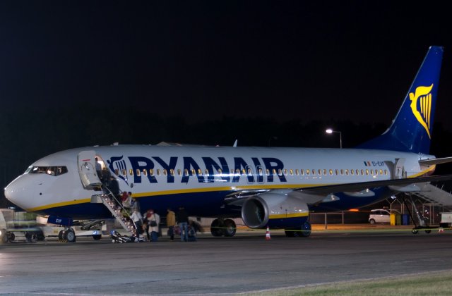 [VIDEO] Zbor Atena-Bucuresti, incheiat cu o chemare la protest in Piata Victoriei