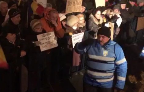 Soferul unui microbuz care a adus protestatari la Cotroceni: Mi se spune "Pleci" si plec