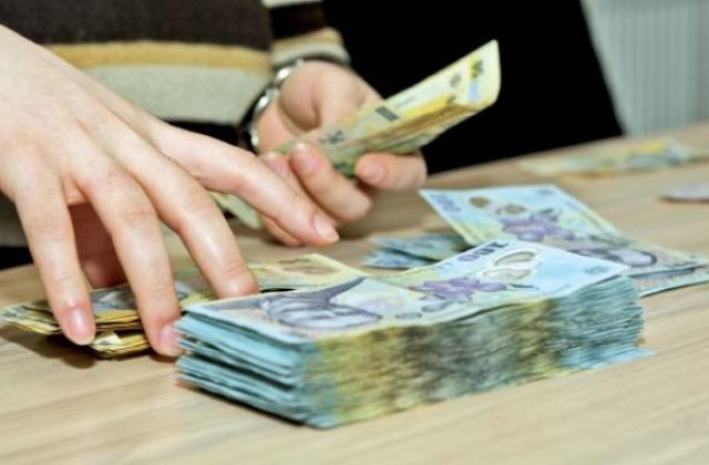 Leul se intareste in fata euro