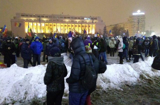 A noua zi de proteste. Aproape 7000 de oameni in piata Victoriei, alte cateva sute in orasele din tara