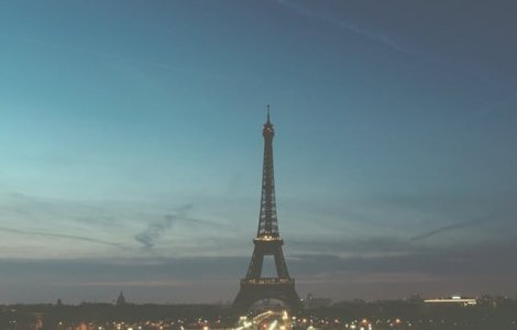 Parisul va construi o bariera anti-atentate in jurul Turnului Eiffel