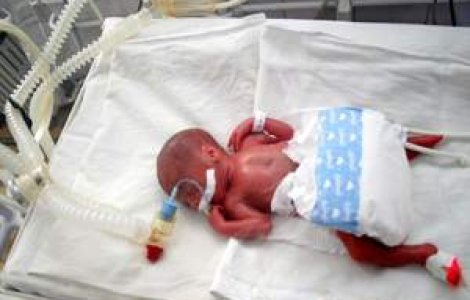 Fata de 14 ani din Brasov, infectata cu HIV, a nascut un baietel, si el infectat