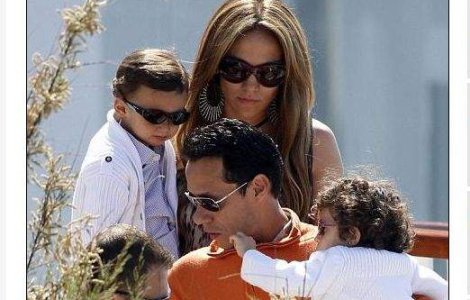 Gemenii lui Jennifer Lopez au debutat in moda