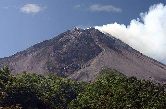 Alerta de eruptie in Indonezia: zona vulcanului Merapi, evacuata
