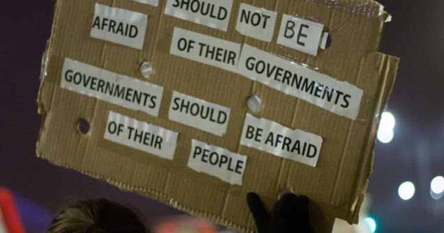 A X-a zi de proteste. In Piata Victoriei s-au adunat aproape 3000 de persoane. Si la Cotroceni se protesteaza