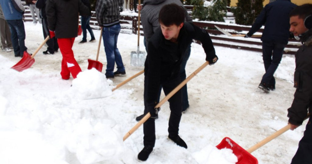 Asistatii sociali chemati la deszapezire s-au imbolnavit subit