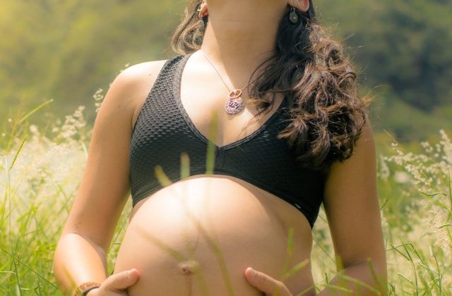 Gravidele care nu-si impun restrictii de alimentatie ar putea avea un travaliu mai usor