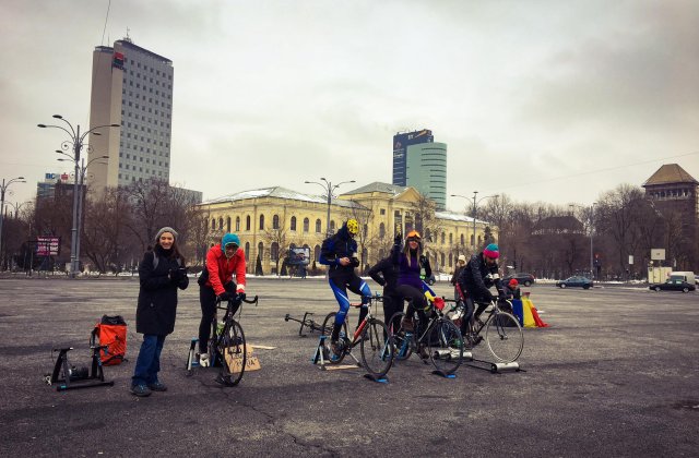 Ziua a XII-a de proteste. Primii oameni au ajuns sambata la ora 10 dimineata