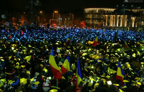 Aproximativ 30.000 de oameni au iesit in strada in mai multe orase