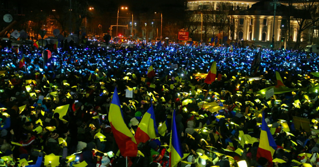 Aproximativ 30.000 de oameni au iesit in strada in mai multe orase