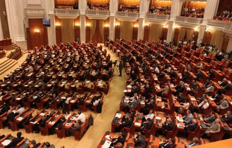 Conducerea Parlamentului discuta luni solicitarea presedintelui