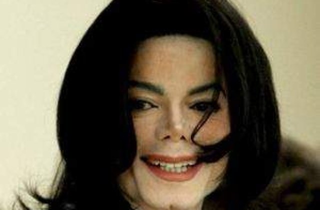 Pamela Anderson se iubeste cu Michael Jackson