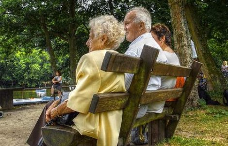 Varsta de pensionare: 60 pentru femei si 64 pentru barbati?