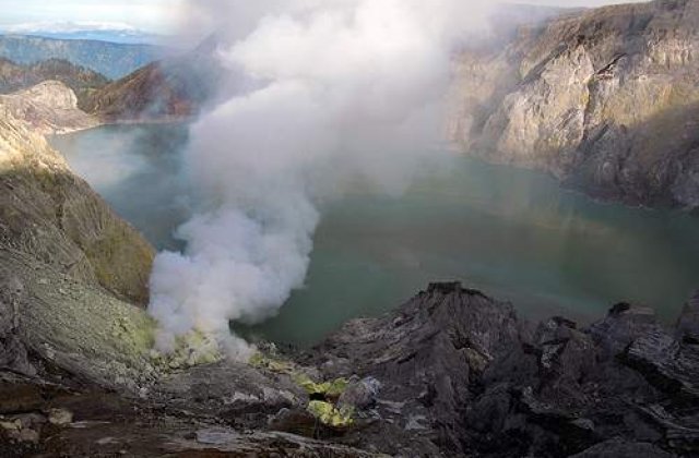 Indonezia: Vulcanul Merapi a inceput sa erupa