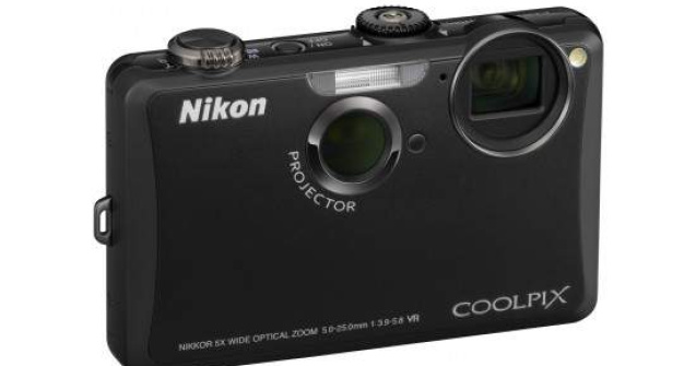 Nikon Coolpix S1100pj te proiecteaza in viitor  Review 