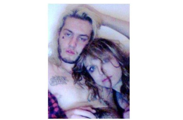Courtney Love, in pat cu o sosie a lui Kurt Cobain