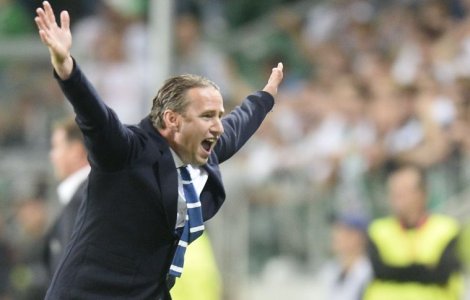 Reghecampf ii raspunde lui Becali