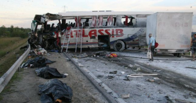 Cel putin patru persoane au murit, iar zece au fost ranite