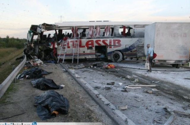 [UPDATE] Cinci morti si 12 raniti in urma accidentului din Ungaria, in care a fost implicat si un autocar romanesc