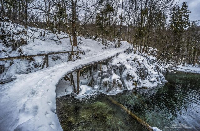Splendoarea cascadelor inghetate din Croatia