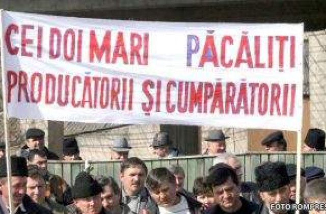 Sute de fermieri au luat cu asalt prefecturile din mai multe judete