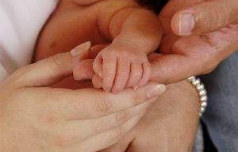 Datele de identificare ale parintilor adoptivi si naturali vor fi confidentiale