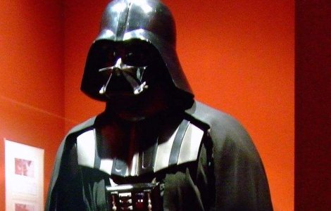 Costumul lui Darth Vader, scos la licitatie