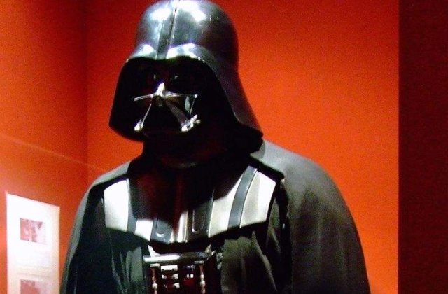Costumul lui Darth Vader, scos la licitatie