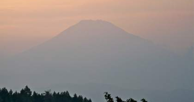 Indonezia: O noua eruptie moderata a vulcanului Merapi