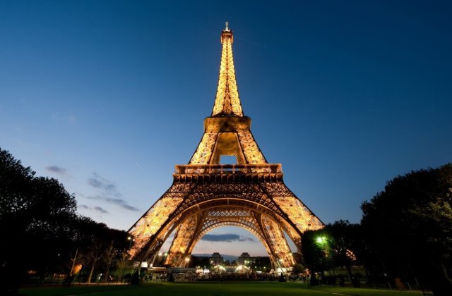 Manifestatie anticoruptie inspirata de protestele din Romania, la Paris