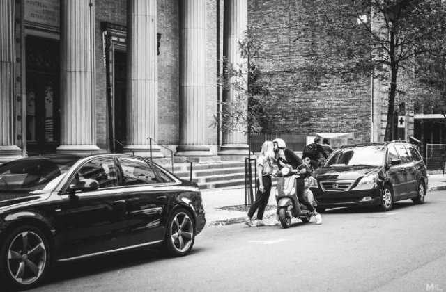 Dragoste stradala: Momente romantice, pe strazile cenusii