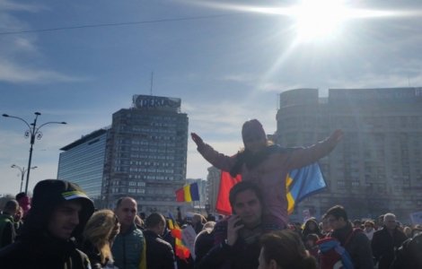 Copiii merg din nou in Piata Victoriei